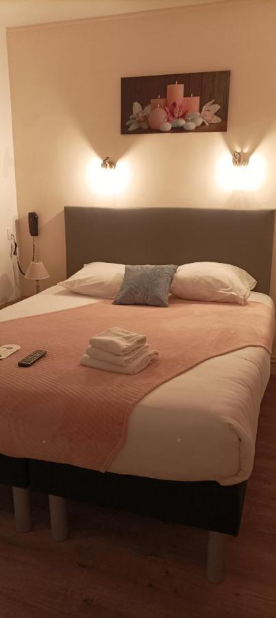 Hotel Le Petit Billot ヴィトレ エクステリア 写真
