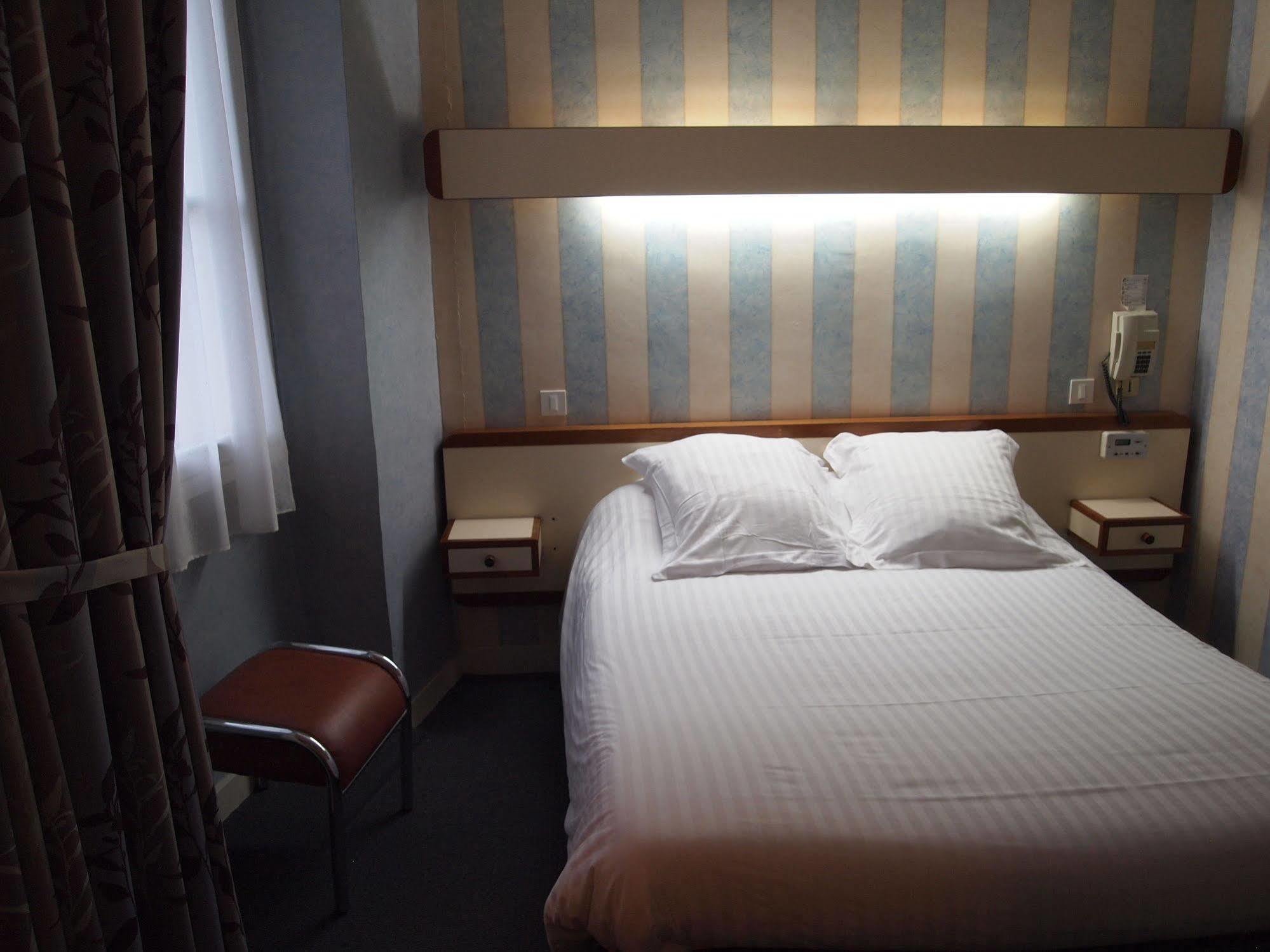 Hotel Le Petit Billot ヴィトレ エクステリア 写真